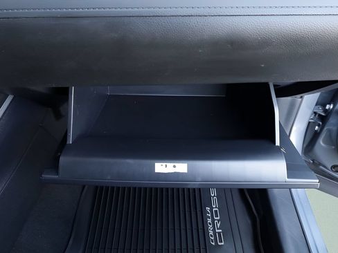 Certified 2022 Toyota Corolla Cross LE AWD/4WD image 40