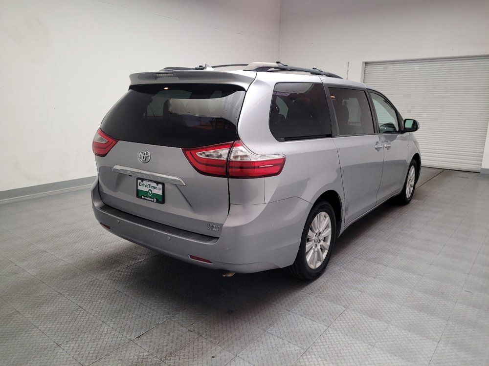 Used 2017 Toyota Sienna AWD image 9