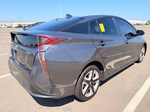 Used 2018 Toyota Prius Four Touring FWD image 4