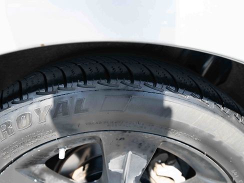 Used 2013 Toyota Sienna SE FWD image 31