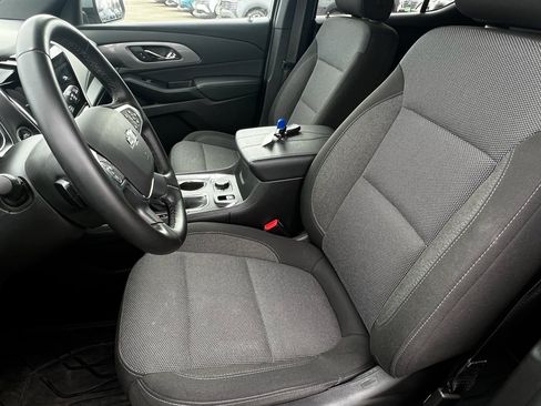 Used 2023 Chevrolet Traverse LT image 10