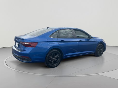 Used 2023 Volkswagen Jetta SE FWD image 5