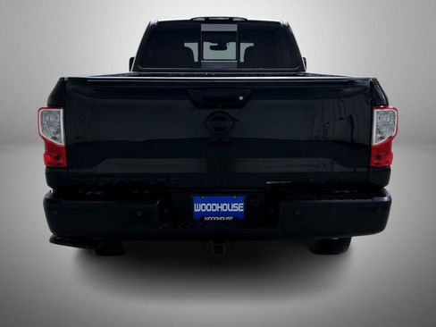Used 2019 Nissan Titan SV w/ SV Convenience Package image 6