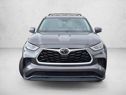 Used 2020 Toyota Highlander L FWD image 2