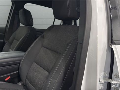 Used 2025 Chevrolet Traverse LT image 22