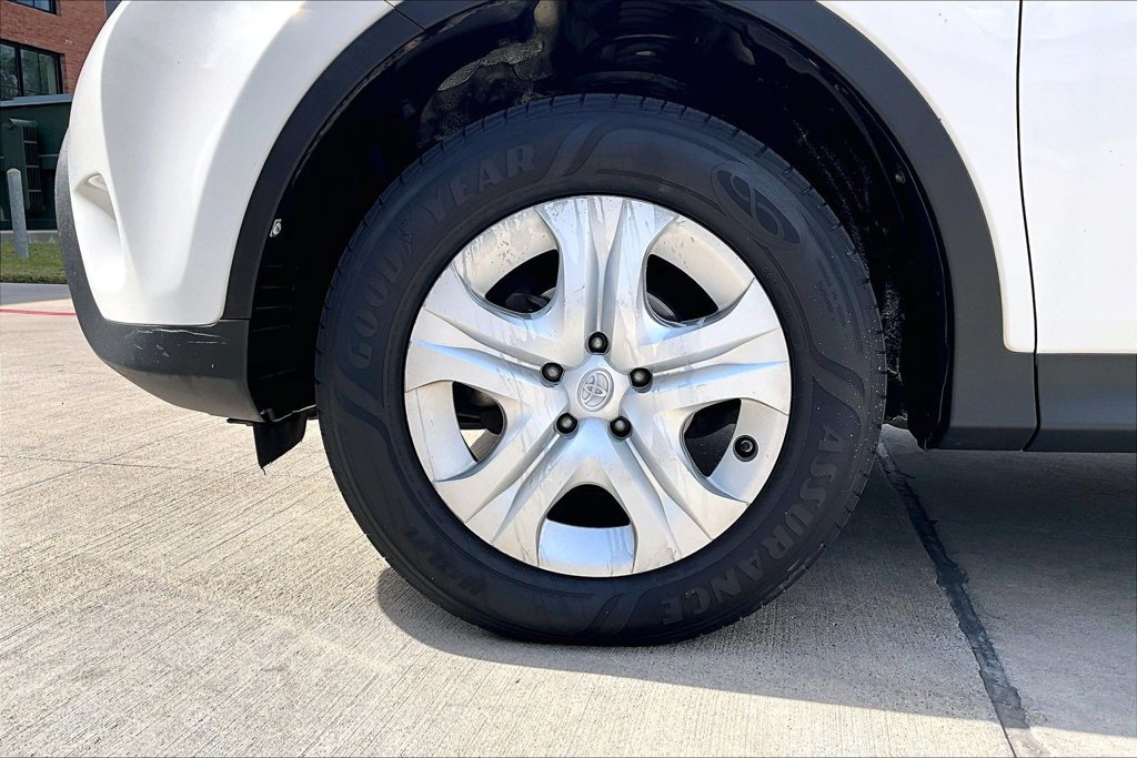 Used 2013 Toyota RAV4 LE FWD image 11
