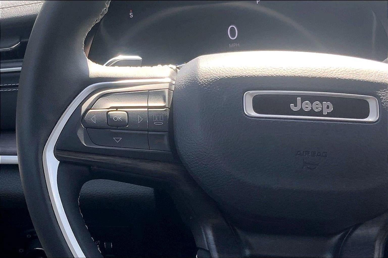 Used 2023 Jeep Grand Cherokee Limited AWD/4WD image 19