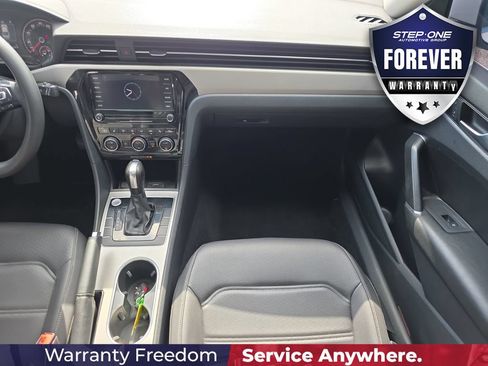 Used 2021 Volkswagen Passat 2.0T SE FWD image 17