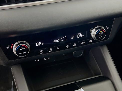 Used 2024 Mitsubishi Outlander SE image 17