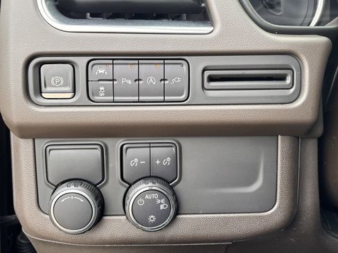 Used 2021 Chevrolet Tahoe LT w/ Luxury Package image 21