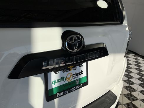 Used 2022 Toyota 4Runner TRD Off-Road Premium AWD/4WD image 14