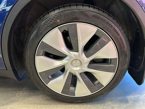 Used 2021 Tesla Model Y Long Range AWD/4WD image 25