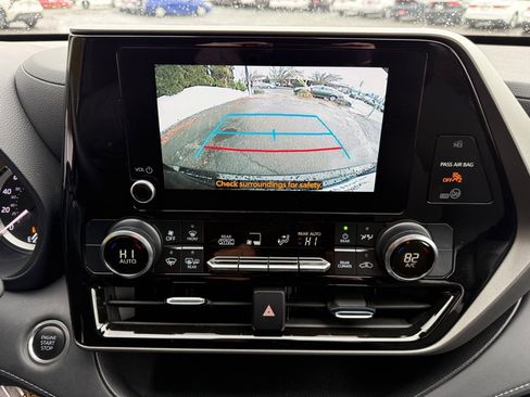 Certified 2025 Toyota Highlander LE image 30