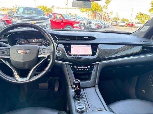 Used 2022 Cadillac XT6 Premium Luxury image 12