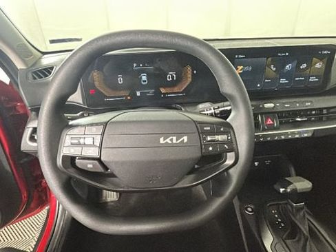 Used 2025 Kia K4 FWD image 14