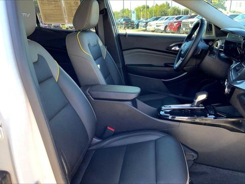 Used 2025 Chevrolet Trax ACTIV w/ Sunroof Package FWD image 7