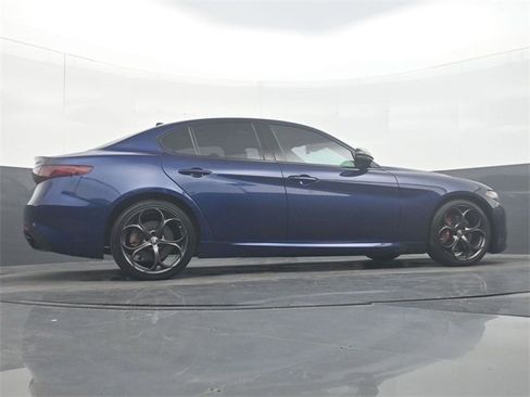 Used 2019 Alfa Romeo Giulia image 33
