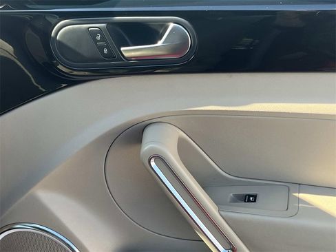 Used 2013 Volkswagen Beetle 2.0T image 16