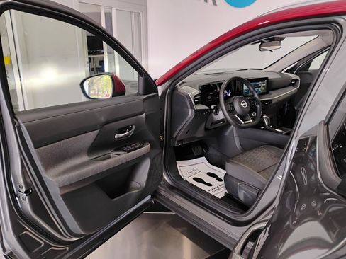 Used 2025 Nissan Kicks SV w/ SV Premium Package FWD image 27