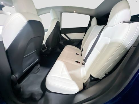 Used 2021 Tesla Model Y 2WD image 17