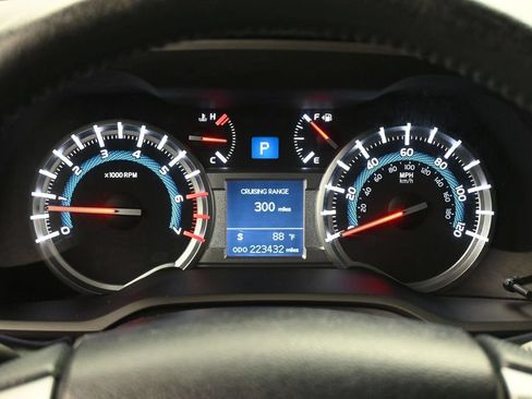 Used 2015 Toyota 4Runner SR5 RWD image 7