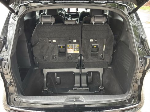 Used 2023 Toyota Sienna XSE FWD image 33