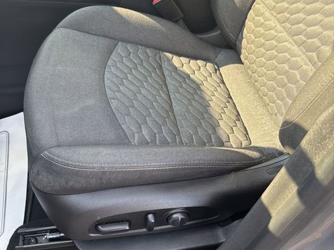 Used 2019 Chevrolet Equinox LT w/ Sun & Navigation Package image 27