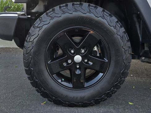 Used 2017 Jeep Wrangler Sport w/ Quick Order Package 24S AWD/4WD image 9