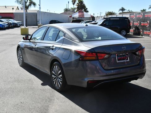 Used 2025 Nissan Altima 2.5 SV FWD image 6