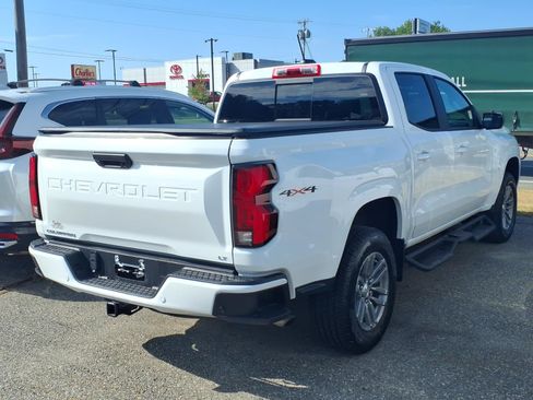 Used 2024 Chevrolet Colorado LT w/ LT Convenience Package III AWD/4WD image 4