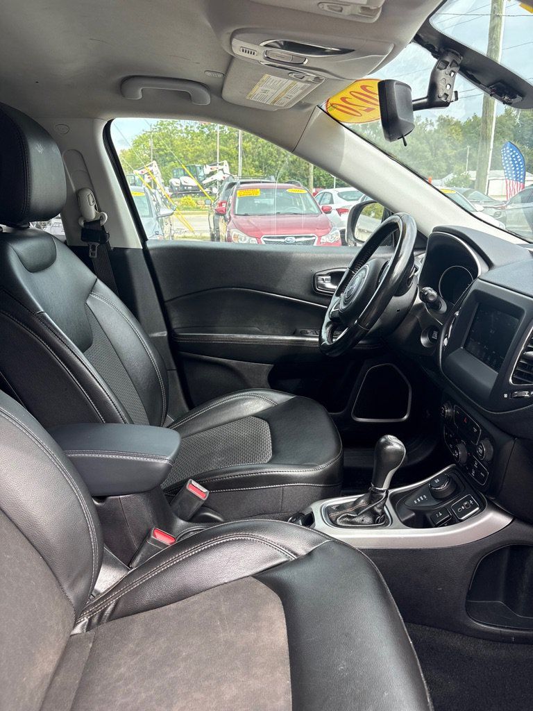 Used 2020 Jeep Compass Latitude w/ Cold Weather Group AWD/4WD image 14