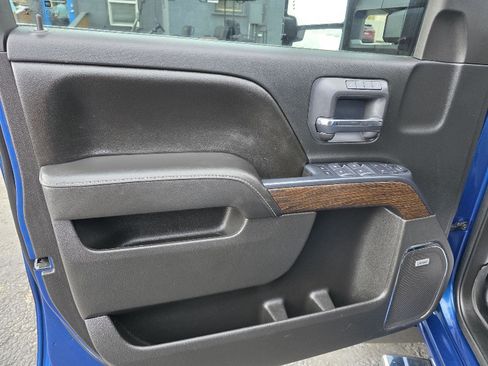 Used 2017 GMC Sierra 2500 Denali w/ Duramax Plus Package image 11