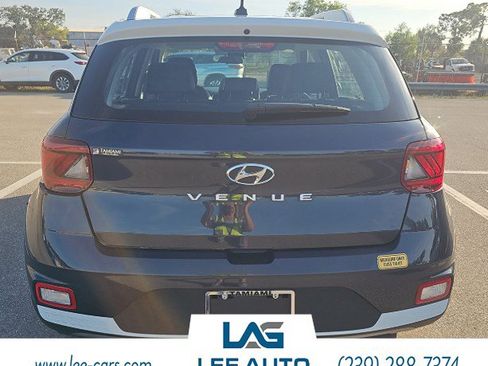 Used 2024 Hyundai Venue Limited image 4