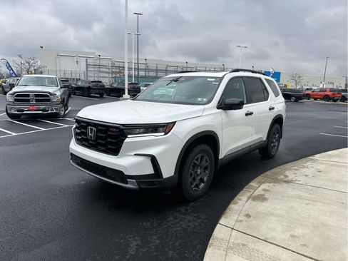 New 2025 Honda Pilot TrailSport image 4