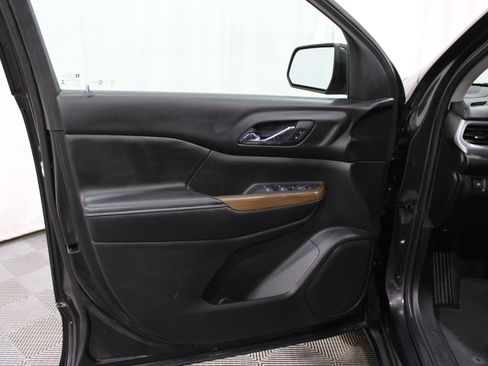 Used 2018 GMC Acadia SLE image 6