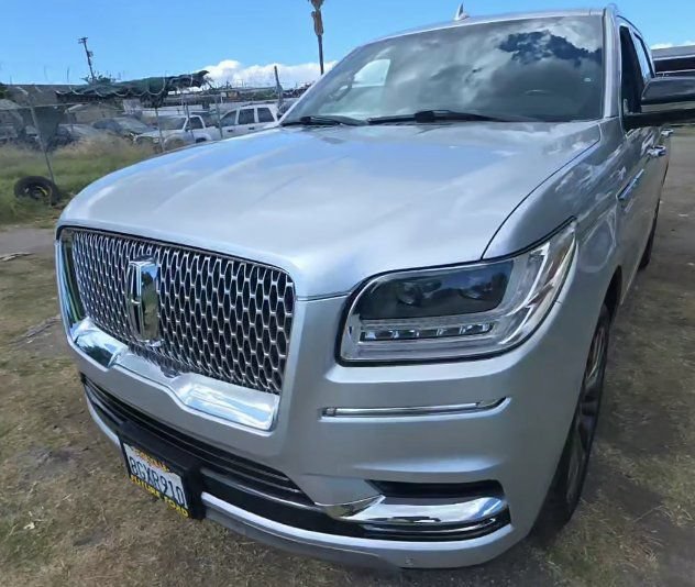 Used 2019 Lincoln Navigator Select AWD/4WD image 3