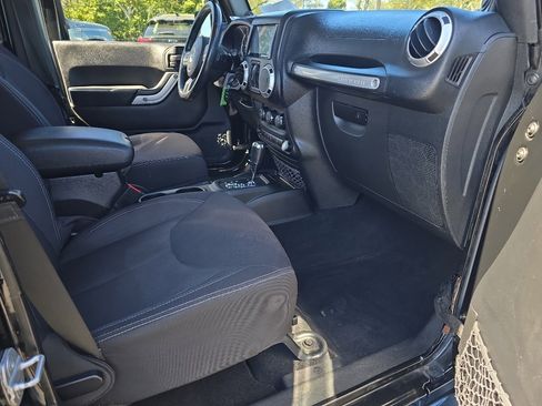 Used 2013 Jeep Wrangler Unlimited Sahara w/ Connectivity Group image 15