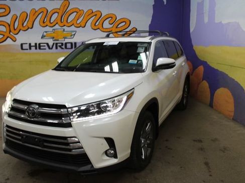 Used 2017 Toyota Highlander Limited AWD/4WD image 4