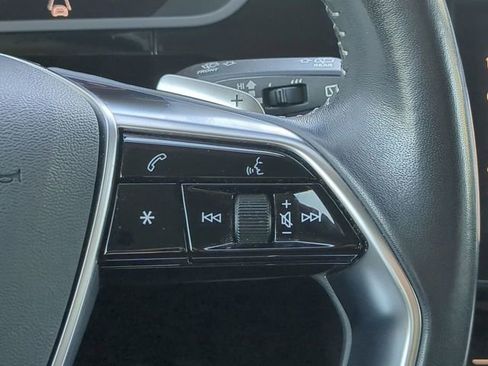 Used 2021 Audi e-tron Premium Plus w/ Premium Plus Package image 33