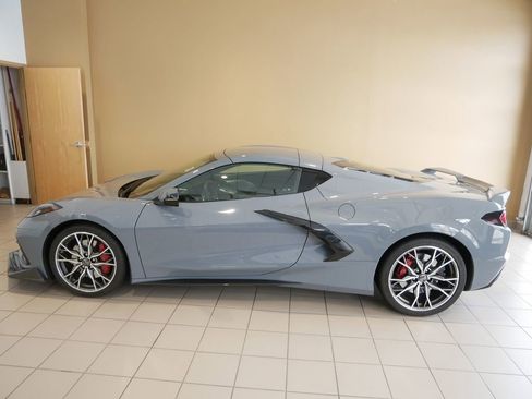 Used 2024 Chevrolet Corvette Stingray Premium Cpe w/ Z51 Performance Package image 3