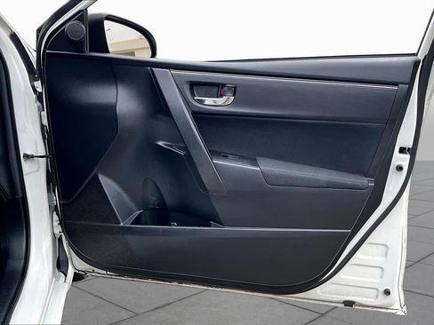 Used 2018 Toyota Corolla LE FWD image 21