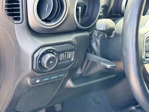 Used 2022 Jeep Wrangler Unlimited Rubicon 4xe w/ Cold Weather Group AWD/4WD image 11