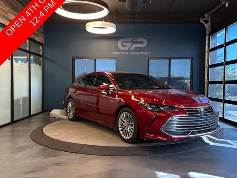 Used 2019 Toyota Avalon Limited FWD image 1
