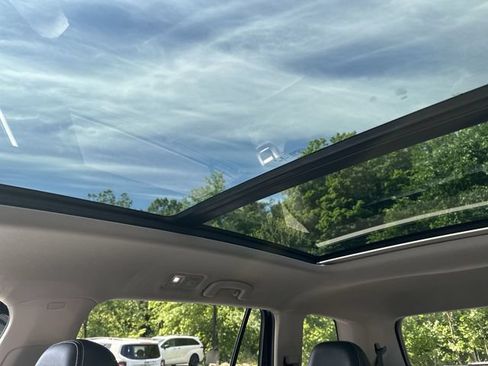 Used 2023 Volkswagen Atlas SE w/ Panoramic Sunroof Package AWD/4WD image 18