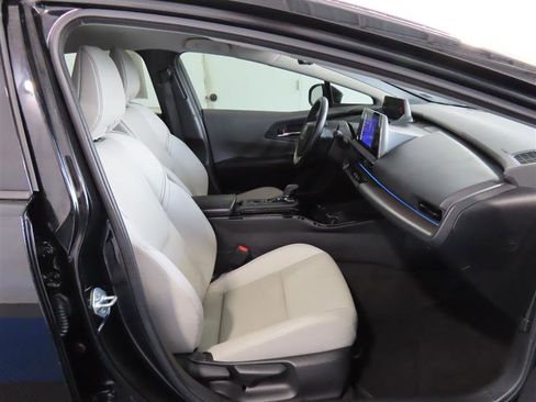 Used 2023 Toyota Prius XLE FWD image 34