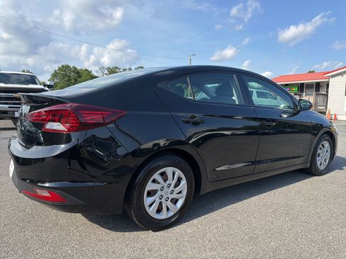 Used 2020 Hyundai Elantra SE w/ Cargo Package (C1) FWD image 4