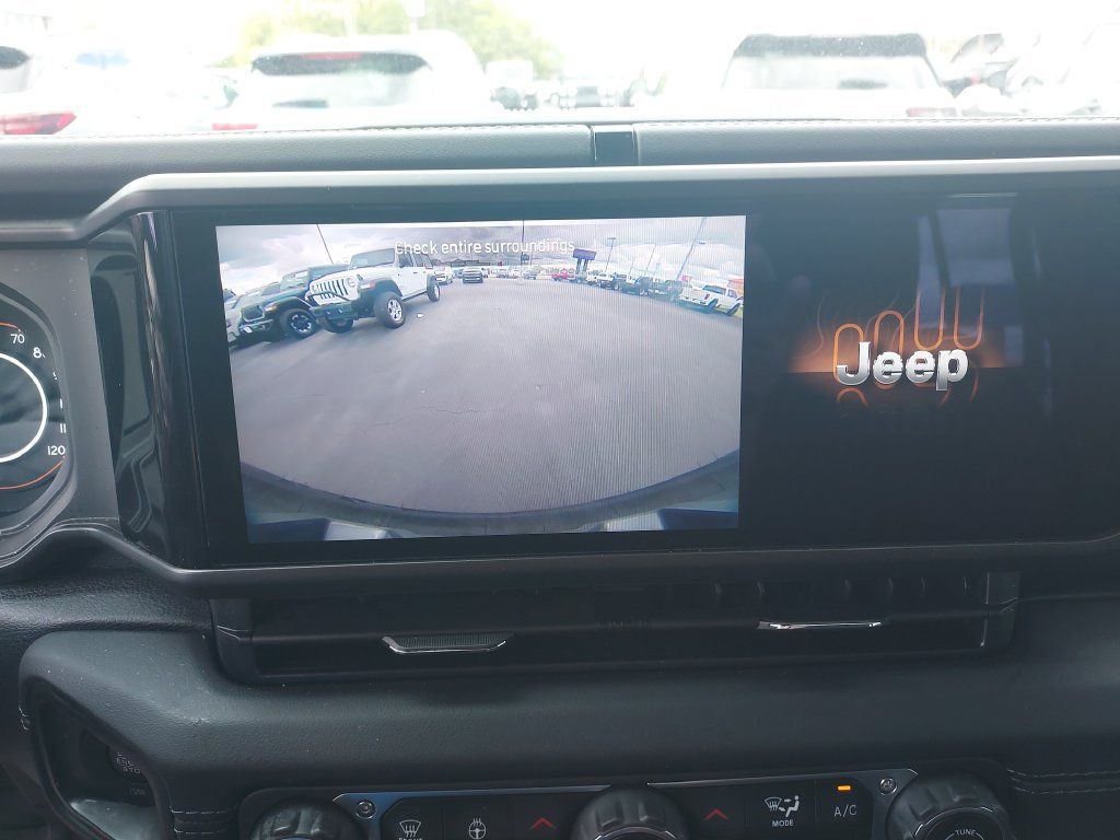 Used 2024 Jeep Wrangler Unlimited Sahara AWD/4WD image 22