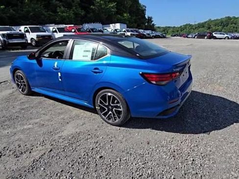 New 2025 Nissan Sentra SR w/ SR Premium Package image 4