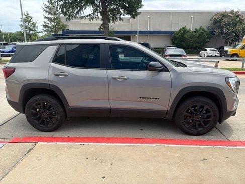 Used 2026 GMC Terrain Elevation w/ Elevation Premium Package FWD image 4