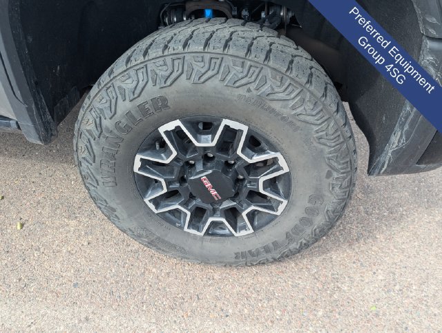 Used 2025 GMC Sierra 2500 AT4X AWD/4WD image 5
